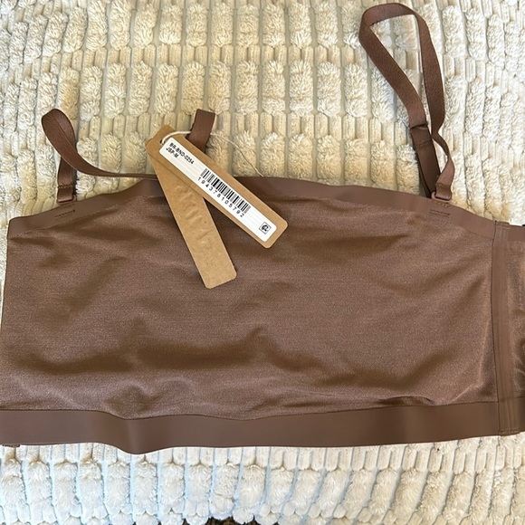 NWT SKIMS SHEER SCULPT BANDEAU IN JASPER - Picture 2 of 3
